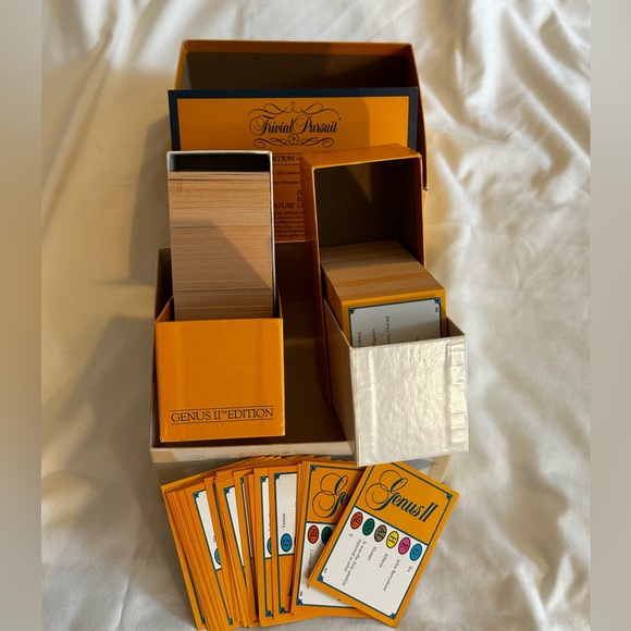 VINTAGE set of Trivial Pursuit game and expansion packs - Picture 4 of 12